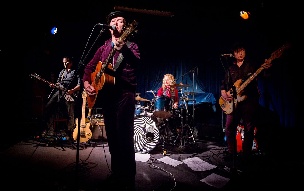 Dave Graney and the mistLY